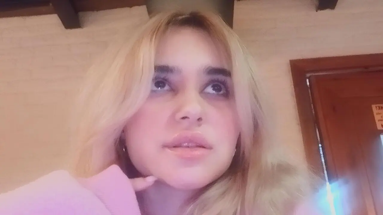 Discover ChloeBraun VIP show