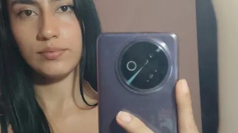 Discover LauraMillan VIP show