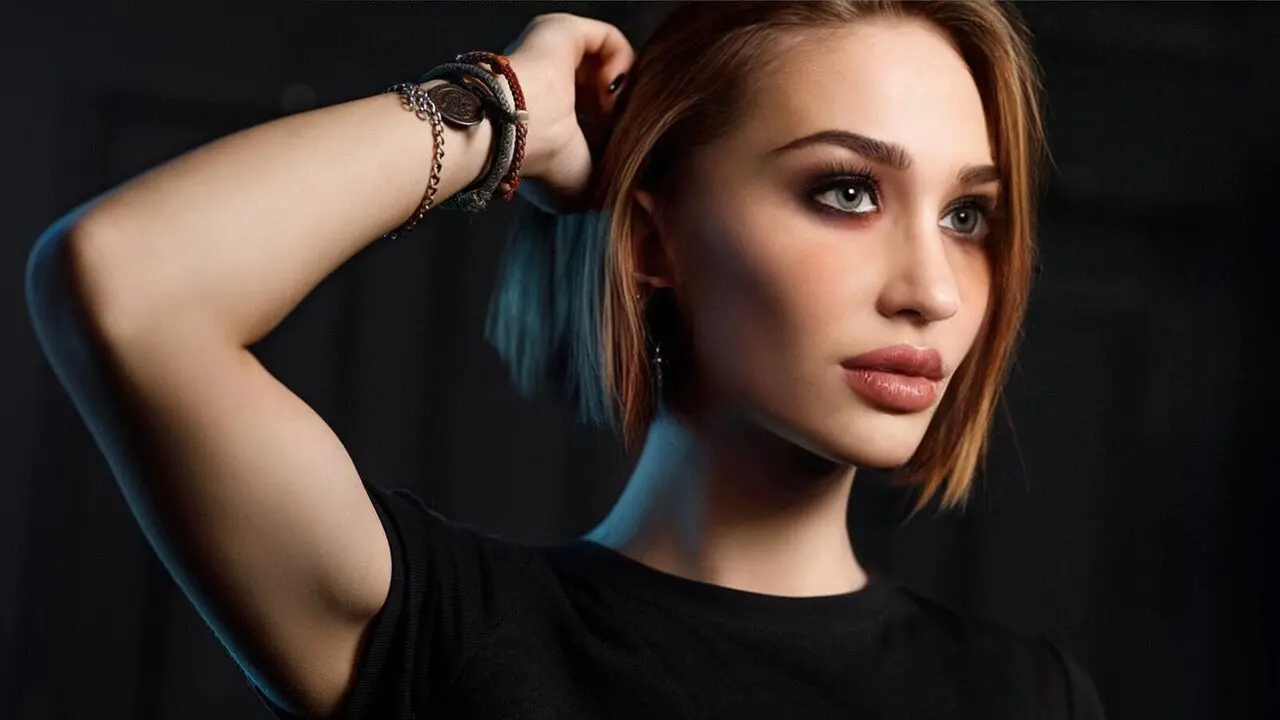 Discover LeilaDean VIP show