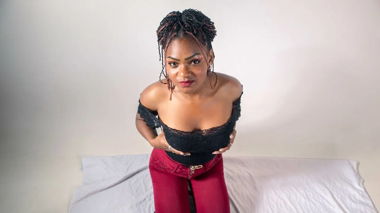 Discover LeonieMeyer VIP show