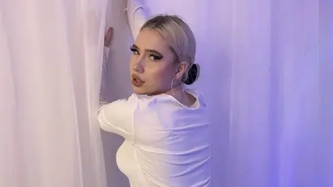 Discover LunaHaart VIP show