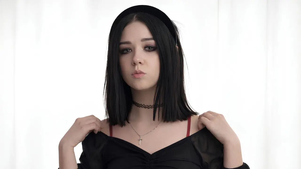 Discover LunaRyx VIP show